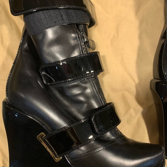 100% Authentic Louis Vuitton Runway Black Leather Wedge Multi Strap Boots - Picture 5 of 12